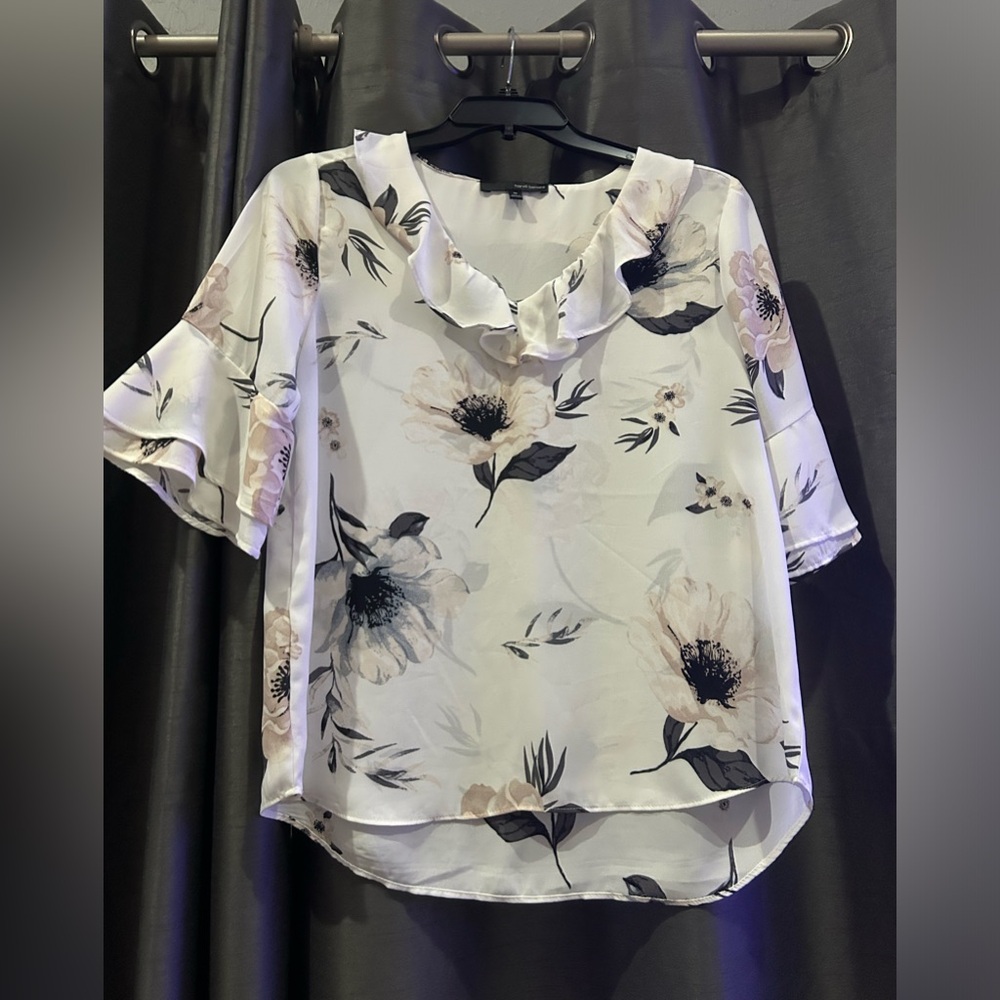 Harve Benard Blouse. Medium